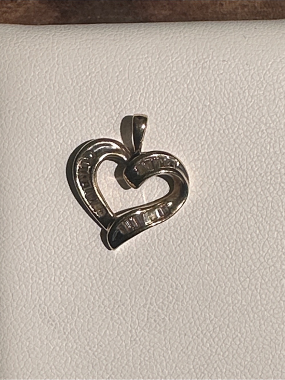 10 k diamond pendant